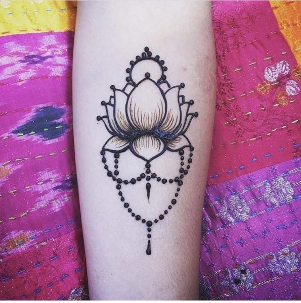 Мехенди на ляшках легкие