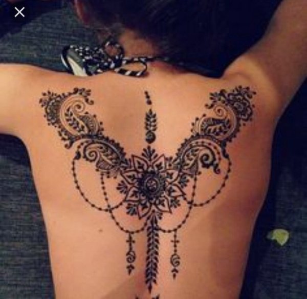 Мехенди на спине женские