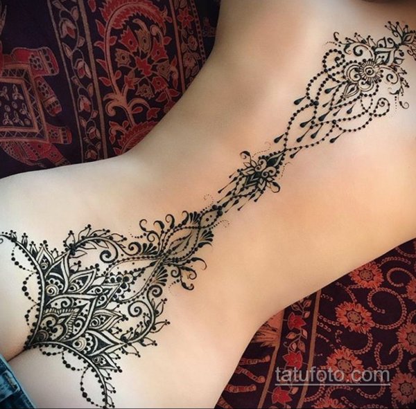Тату хной на пояснице