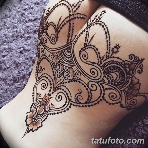 Узоры мехенди на пояснице