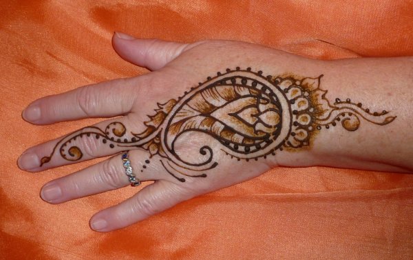 Мехенди огурец