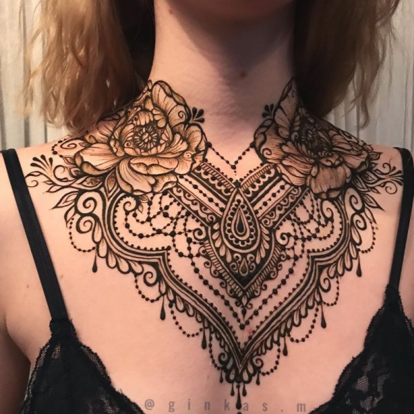 Мехенди на ключице