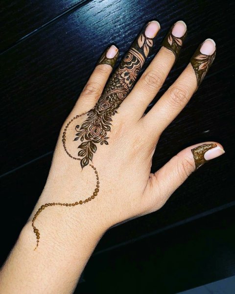 Тату хной змея