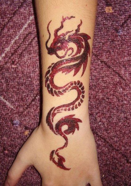 Мехенди змея