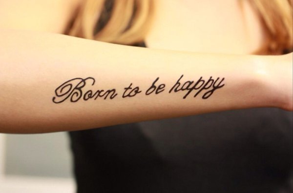 Мехенди на руке надпись