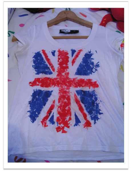 Восковыми мелками на футболке