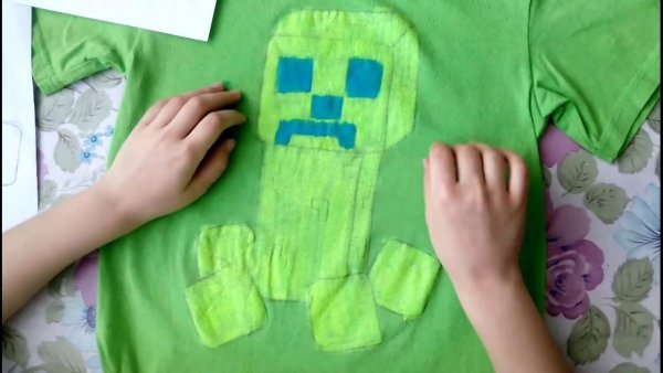 Аппликация на футболку восковыми