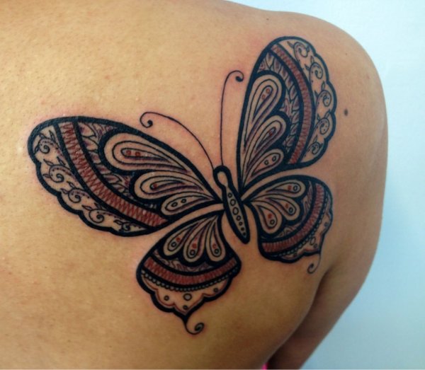 Узор бабочки хной
