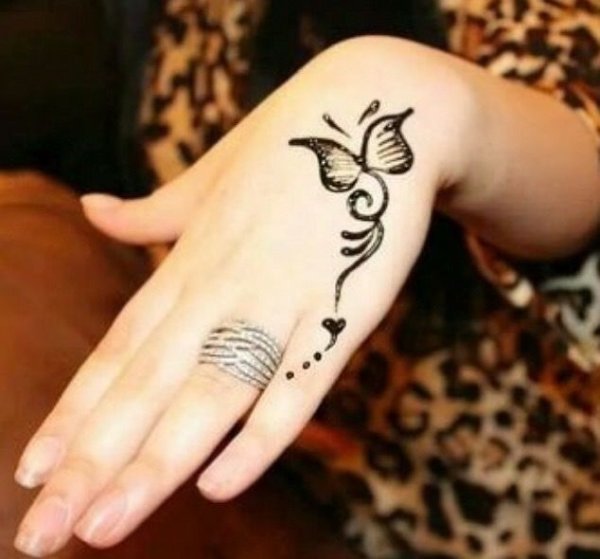 Мехенди бабочка на руке