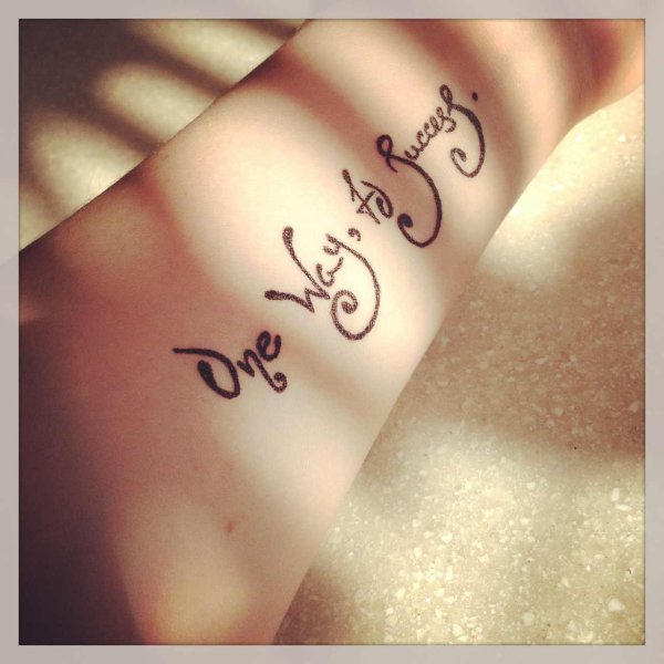 Тату хной корона