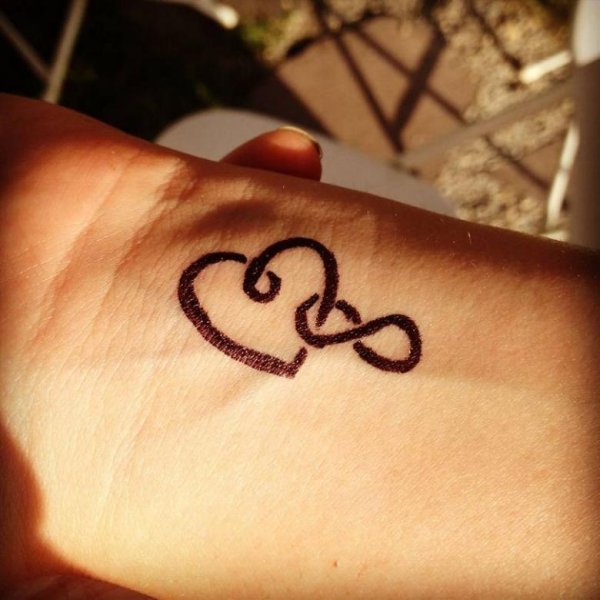 Мехенди надписи