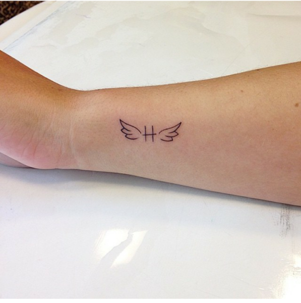 Тату хной на ноге легкие