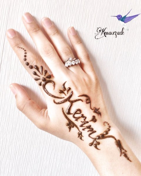 Тату хной на запястье надписи