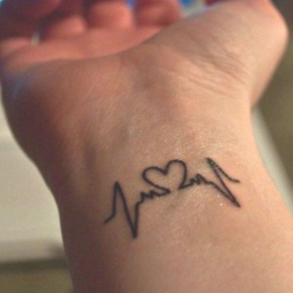 Тату для девушек Love