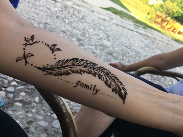 Мехенди надписи