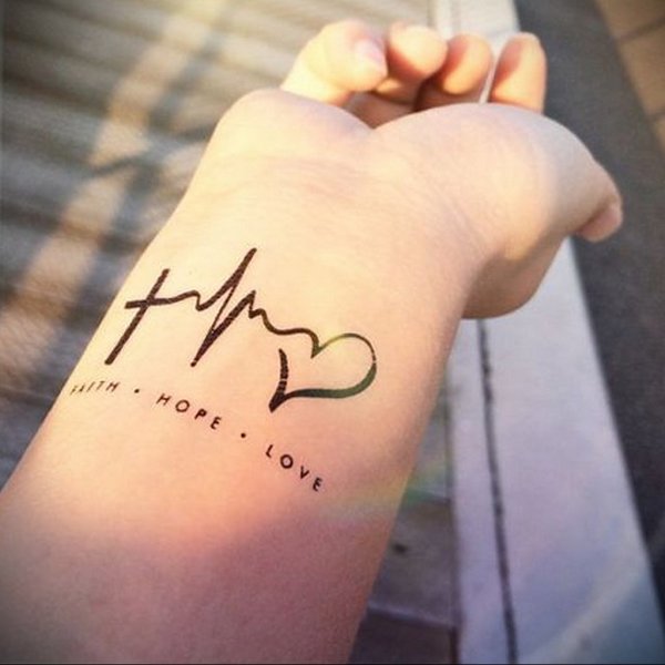 Красивые надписи хной на руке