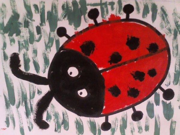 Божья коровка красками