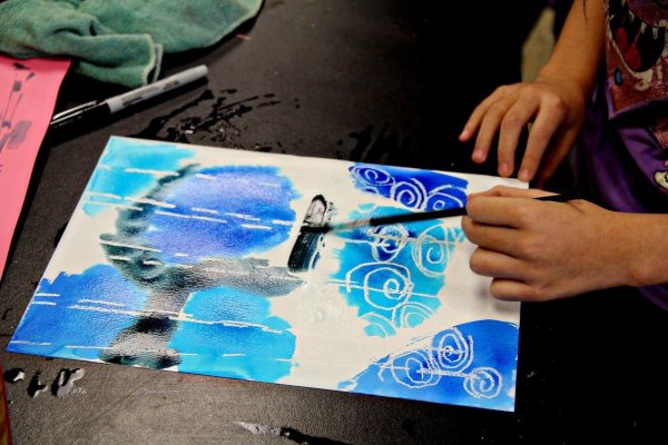 Рисование восковыми карандашами и акварелью