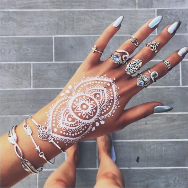 Маникюр мехенди