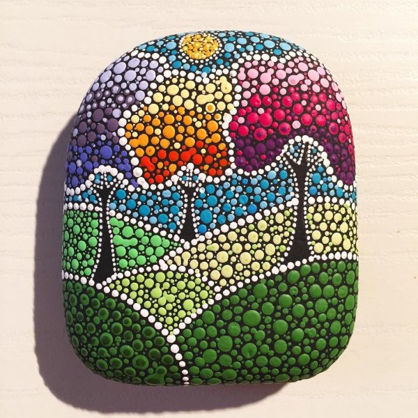 Элспет Маклин точечная роспись на камнях