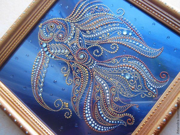 Точечное рисование на тарелке