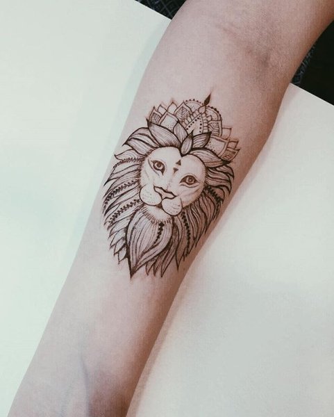 Тату Лев мехенди