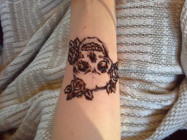 Тату хной череп