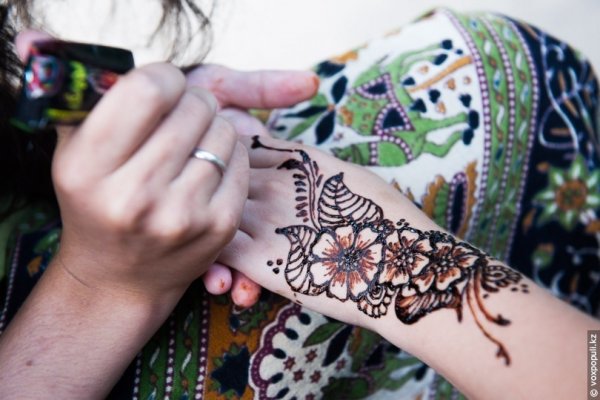 Мехенди лице руках растительные из хны