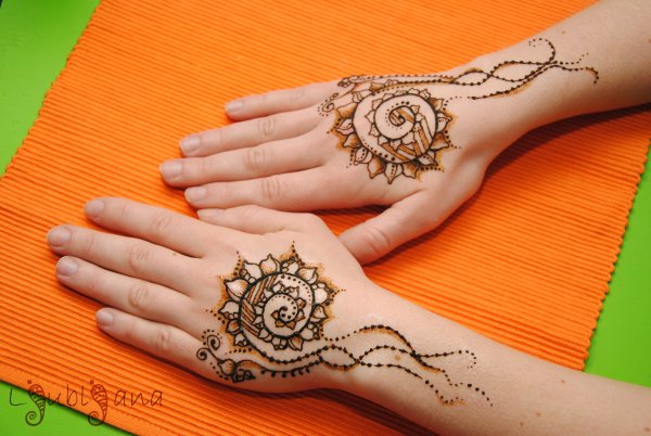 Рисунки хной на ноге легкие