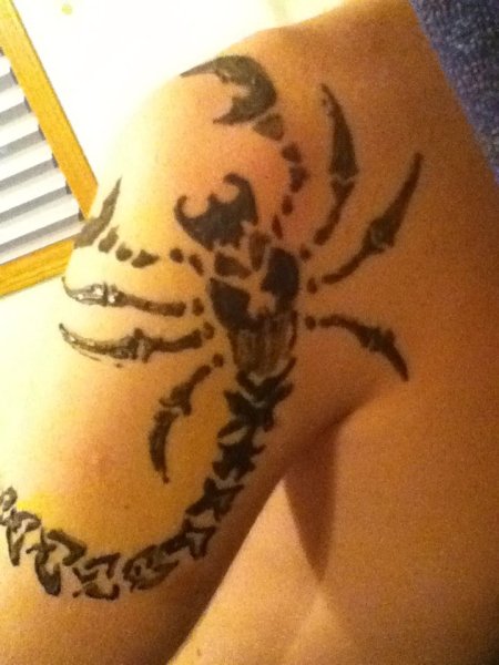 Тату хной Скорпион
