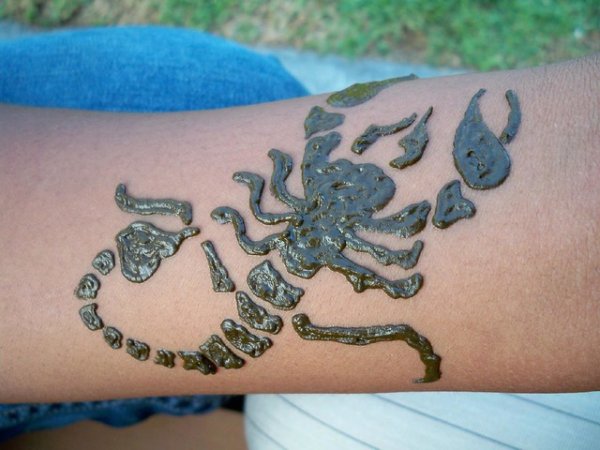 Тату Скорпион маленький