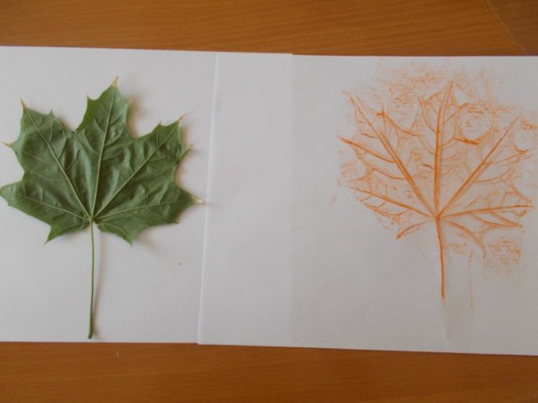Рисование восковыми мелками листья