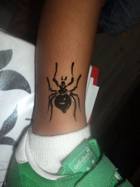 Мехенди паук