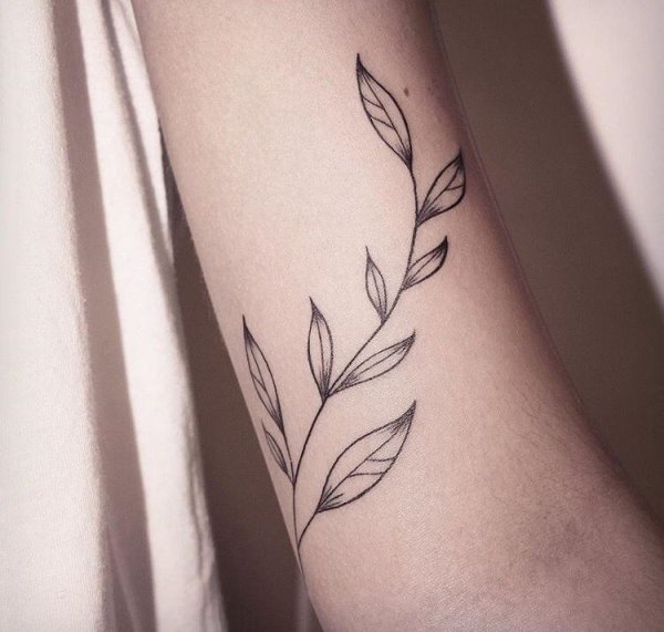 Тату растительный орнамент на руке