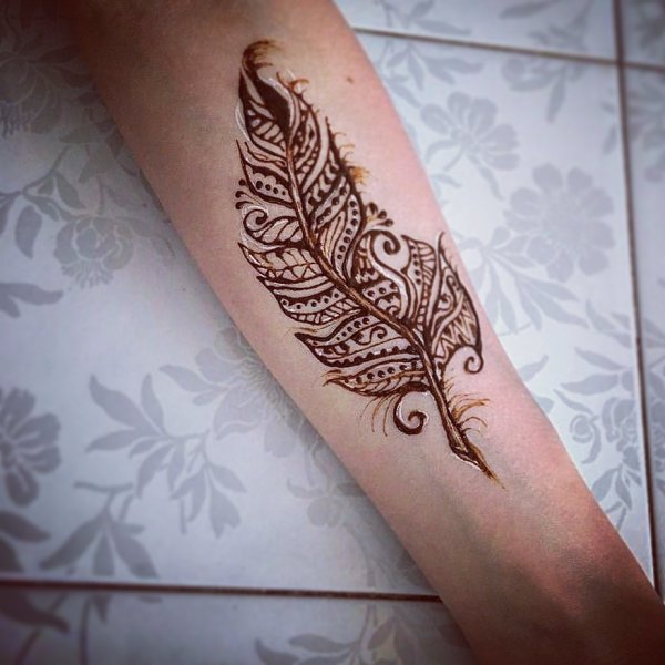 Мехенди на внутренней стороне руки