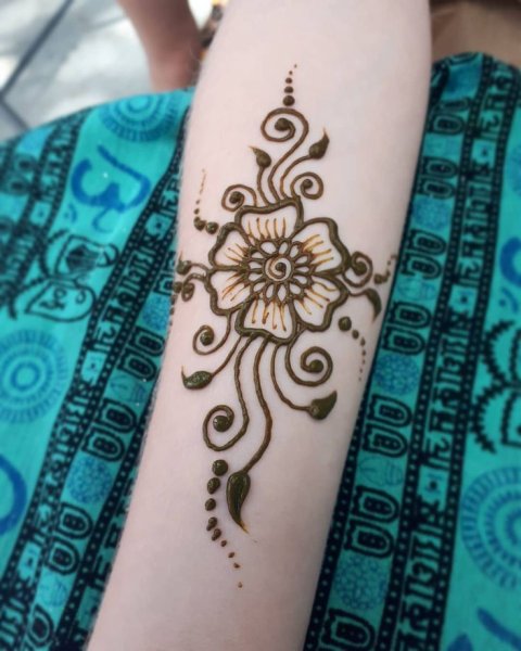 Мехенди на предплечье