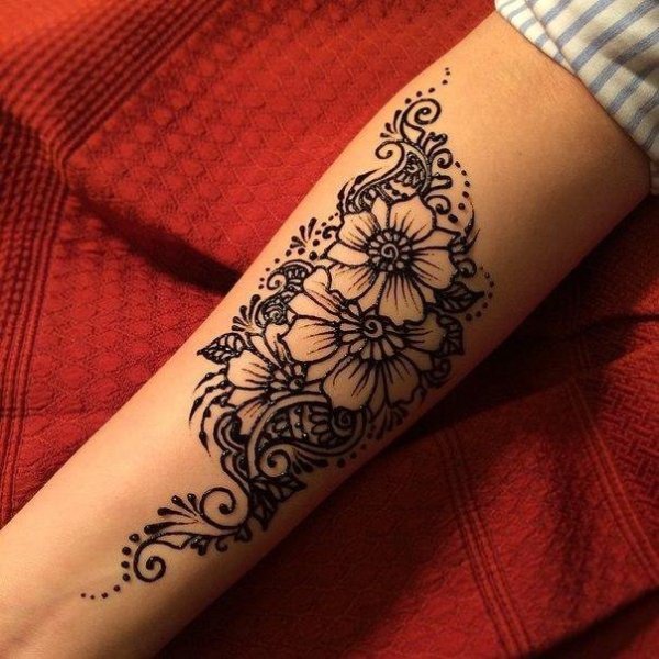 Тату хной на предплечье