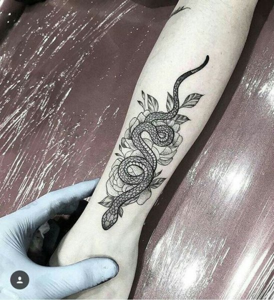 Тату хной на предплечье для девушек