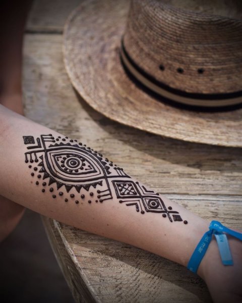 Мехенди на предплечье