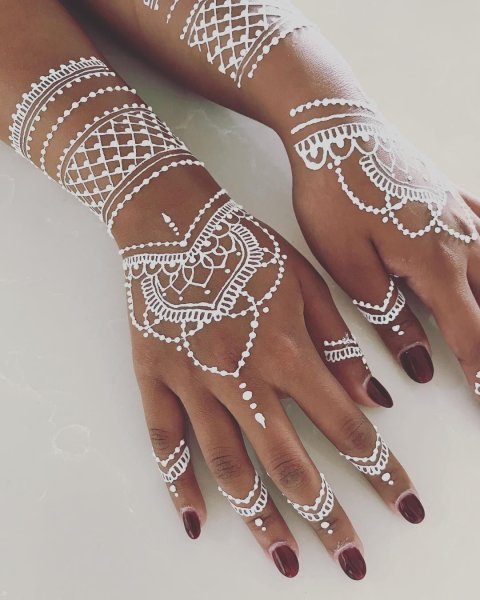 Белое мехенди