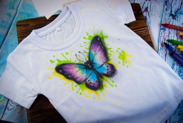 Восковые мелки на футболке