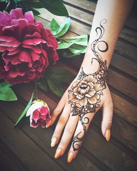 Тату мехенди с пионами