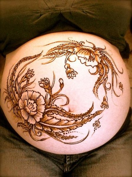 Мехенди на животе