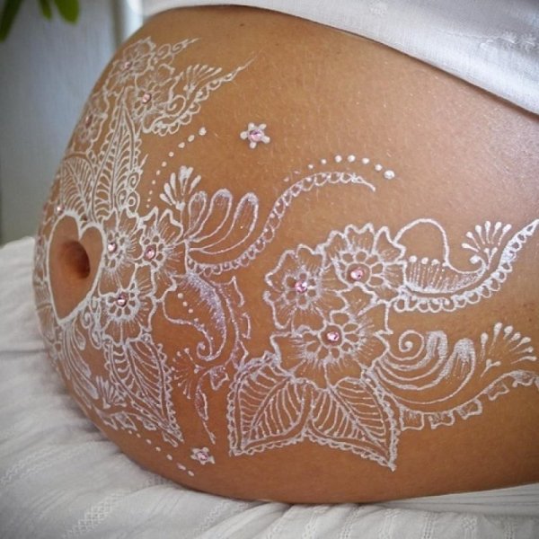 Тату хной на ягодице