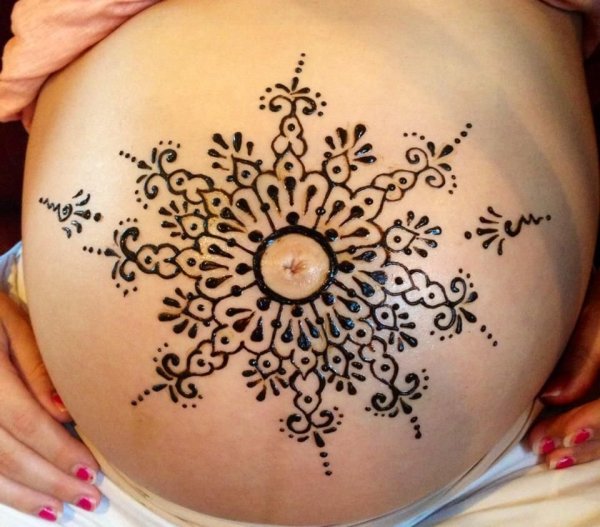 Мехенди на животике
