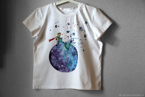 Рисунок на футболке акрилом