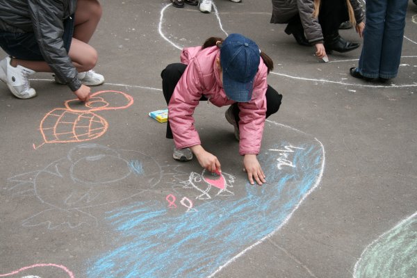 Космос мелками на асфальте