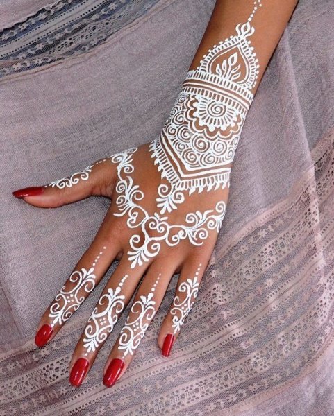 Мехенди белой хной