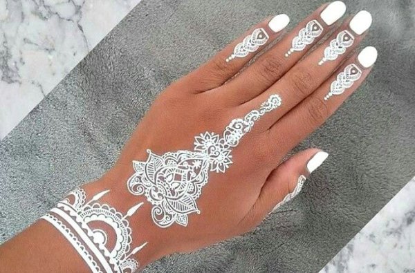 Рисунок хной на руке на свадьбу