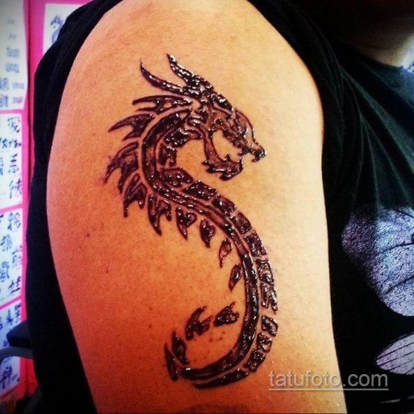 Тату хной дракон